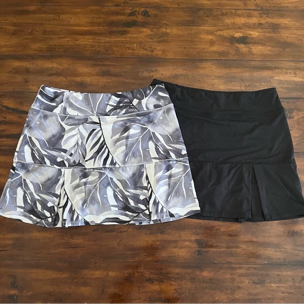 Reel Legends Skorts - Size M - Black and Black Floral. - FREE SHIPPING